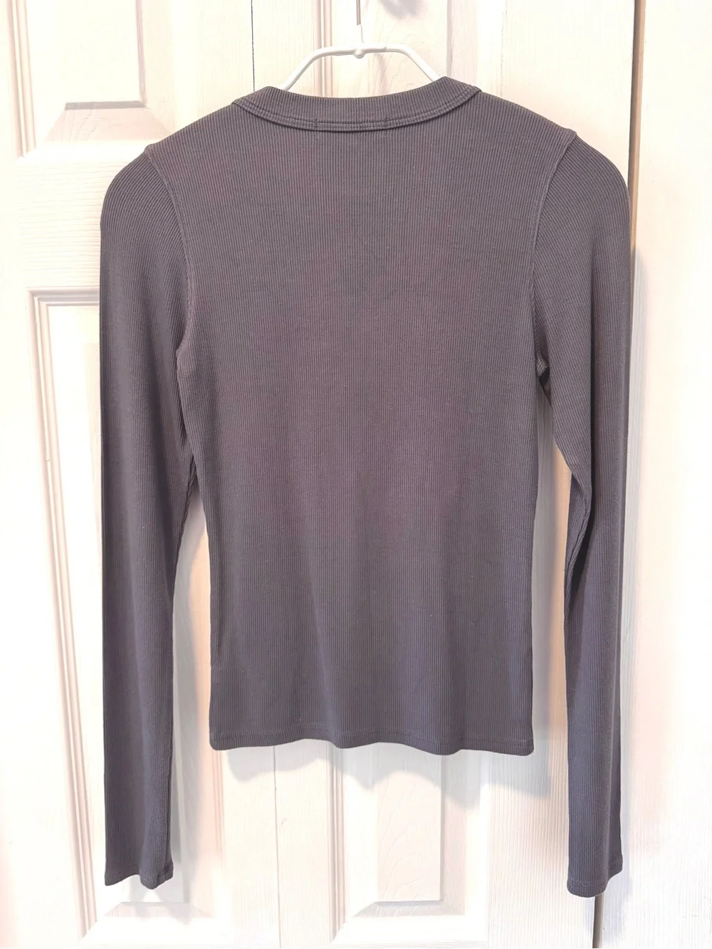 Joah Brown Crewneck Long Sleeve in Smoke Rib (Size XS/S). - Picture 2 of 4